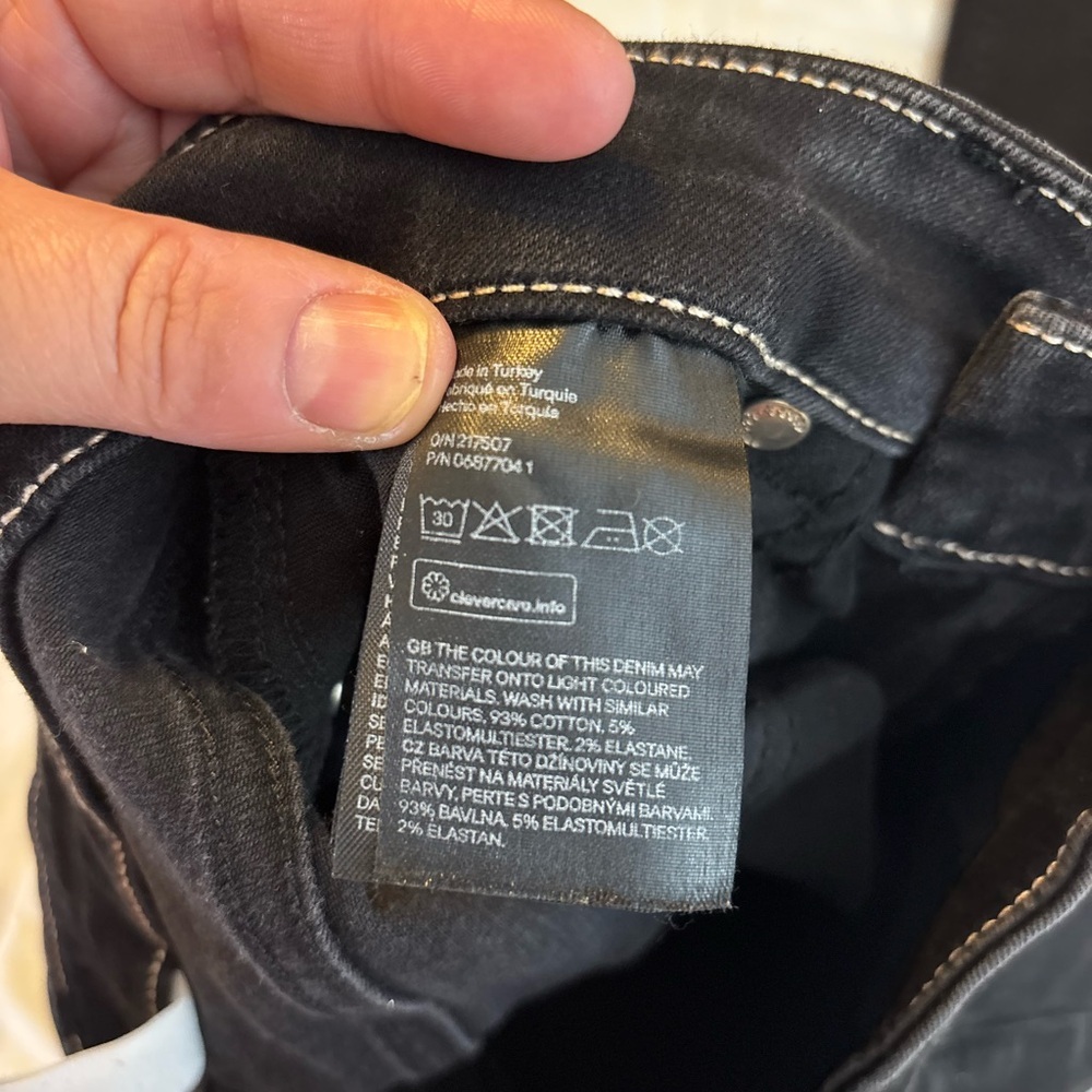Sleek Black Skinny Jeans with Quality Denim - Picture 7 of 9